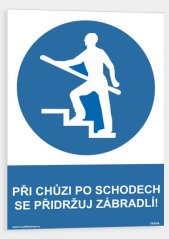Při chůzi po schodech se přidržuj zábradlí