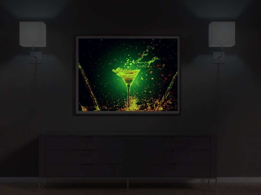 Image glowing in the dark - Cocktail splash theme