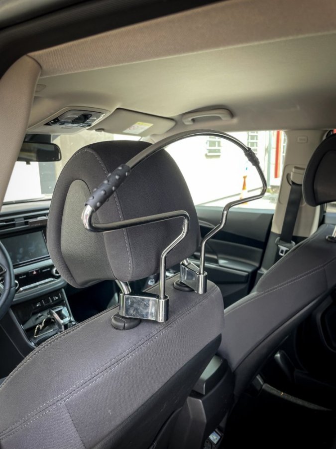 FILSON metal hanger with non-slip surface for the car