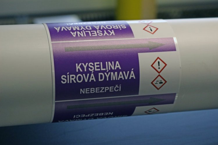 Páska na značení potrubí Signus M25 - KYSELINA SÍROVÁ DÝMAVÁ
