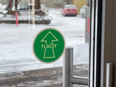 Táhnout - Tlačit oboustranná samolepka na dveře