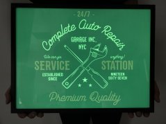 Obrázok svietiaci v tme - Servis Station