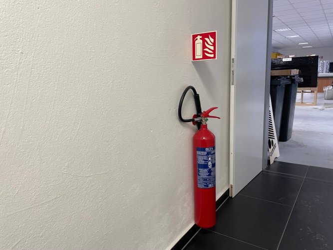 Prostorové značení požární - držák s tabulkami