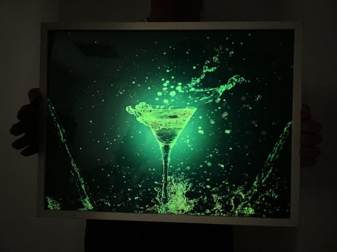 Image glowing in the dark - Cocktail splash theme