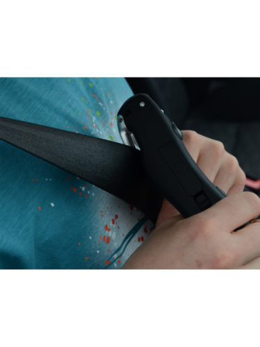 Multifunctional seat belt knife