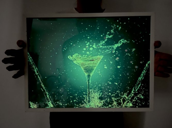 Image glowing in the dark - Cocktail splash theme