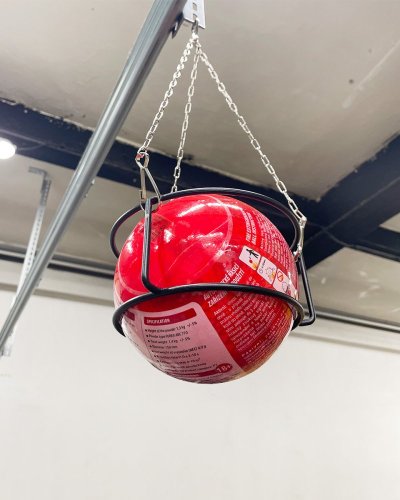Závěsný systém na řetěz pro hasicí kouli FIREXBALL