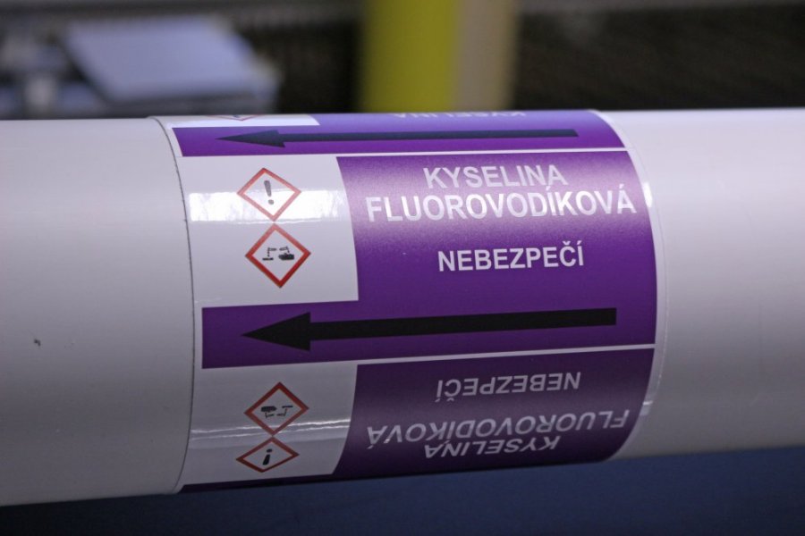 Páska na značení potrubí Signus M25 - KYSELINA FLUOROVODÍKOVÁ