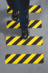 Vysoce abrazivní protiskluzová plocha 610 x 150mm PERMAFIX HAZARD EXTRA