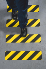 Vysoce abrazivní protiskluzová plocha 610 x 150mm PERMAFIX HAZARD EXTRA Vysoce abrazivní protiskluzová plocha 610 x 150mm PERMAFIX HAZARD EXTRA